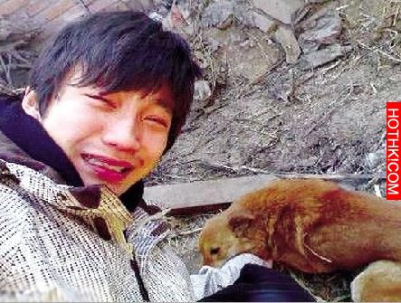 愛犬與主人失散7年後竟在路邊奇蹟般相遇，瞬間淚流滿面