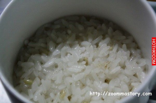 驚！不到5分鐘，他就煮好一杯子的「白飯」連廚師都看傻眼了！所有人聽完他「這個方法 ...