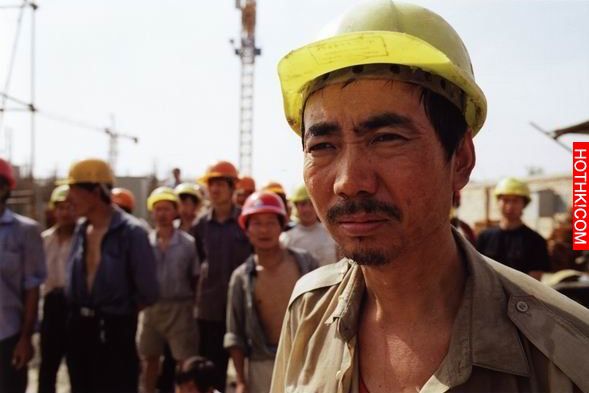 老闆欠債跑路後，把二奶抵押給了民工。沒想到他們竟如此對她，太讓人震驚了！
